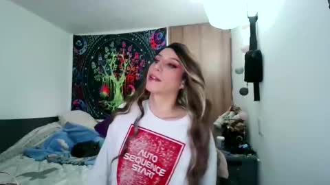 Snapshot of cosmic_crystal chatting on November 9, 9:24 pm cosmic_crystal online show from November 9, 9:24 pm