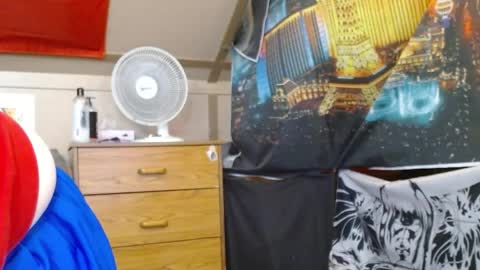 Snapshot of cosmicjones88 chatting on May 24, 10:20 am cosmicjones88 online show from May 24, 10:20 am