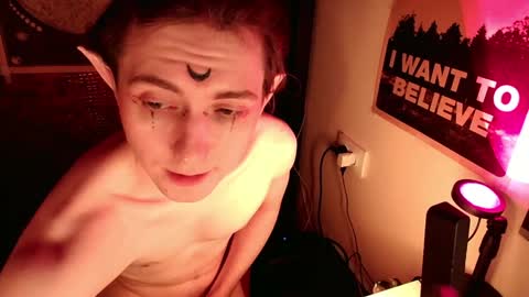 Snapshot of cosmonudes chatting on December 22, 4:39 am Barry online show from December 22, 4:39 am