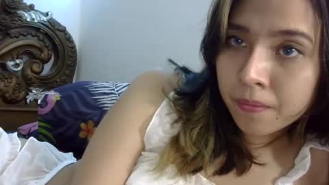 Snapshot of cottoncandygirl9898 chatting on February 17, 7:31 pm Liz Gwyneth Charlota online show from February 17, 7:31 pm