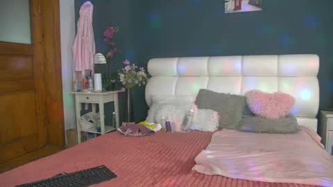 Snapshot of cougarmilf_ chatting on May 5, 2:14 pm cougarmilf_ online show from May 5, 2:14 pm