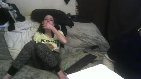 Alaskawildcouple online show from December 26, 9:33 am