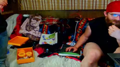 Alaskawildcouple online show from September 26, 1:15 pm