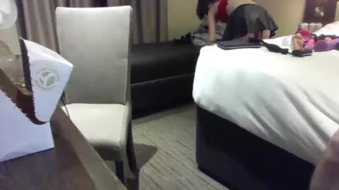 Snapshot of couple909090 chatting on January 31, 11:36 pm couple909090 online show from January 31, 11:36 pm