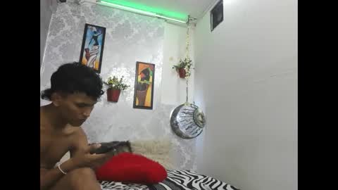 Snapshot of couple_boysx18 chatting on October 27, 4:49 am couple_boysx18 online show from October 27, 4:49 am