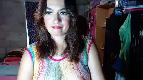 Snapshot of couple_fantasy30 chatting on October 22, 8:19 pm Nikol y tomy online show from October 22, 8:19 pm