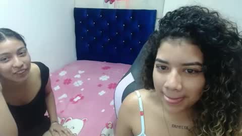 Snapshot of couple_lesbian_zhara_sophia chatting on January 22, 10:26 pm couple_lesbian_zhara_sophia online show from January 22, 10:26 pm