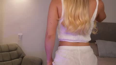 Snapshot of couple_of_your_dreams_ chatting on June 4, 11:27 am Kay online show from June 4, 11:27 am