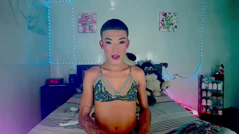ALEXA  KIM online show from October 18, 7:03 pm