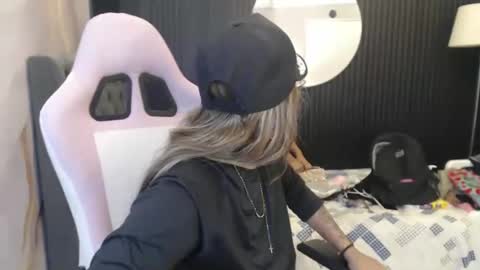 Snapshot of couple_thonsom chatting on June 5, 2:45 pm Ashley and Niko online show from June 5, 2:45 pm