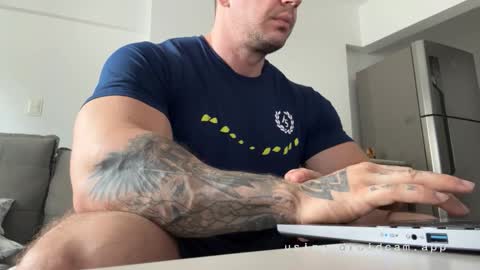 couplemuscle40 online show from October 1, 12:44 pm