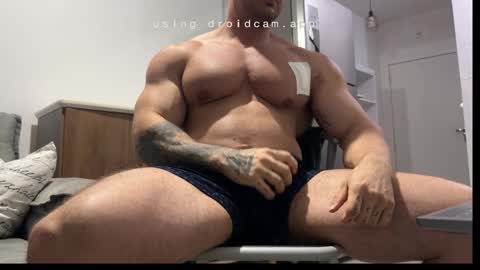 couplemuscle40 online show from October 28, 9:17 pm