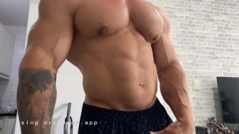 couplemuscle40 online show from January 8, 4:20 pm