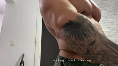couplemuscle40 online show from April 3, 2:42 am