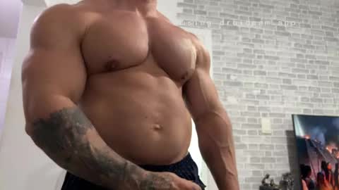 couplemuscle40 online show from April 14, 2:12 pm