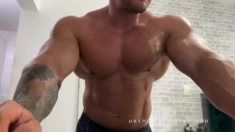couplemuscle40 online show from May 8, 2:55 pm