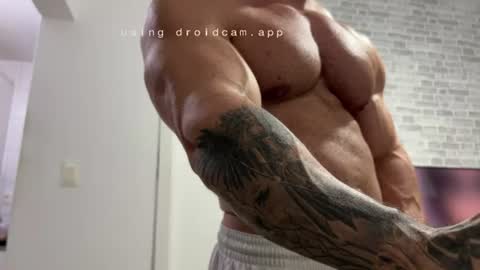 Snapshot of couplemuscle40 chatting on July 11, 6:10 pm couplemuscle40 online show from July 11, 6:10 pm