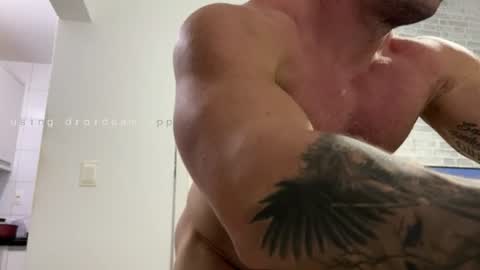 Snapshot of couplemuscle40 chatting on July 14, 2:05 am couplemuscle40 online show from July 14, 2:05 am