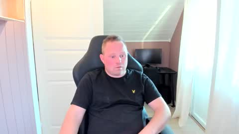 coupleofnor online show from May 9, 6:24 pm