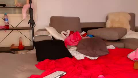 Sandra and Tom online show from December 9, 9:26 pm