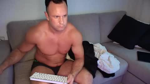Sandra and Tom online show from February 1, 11:54 am