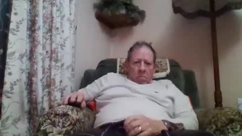 Snapshot of courieral1 chatting on February 17, 5:58 am courieral1 online show from February 17, 5:58 am