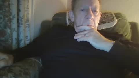 Snapshot of courieral1 chatting on October 13, 5:29 am courieral1 online show from October 13, 5:29 am