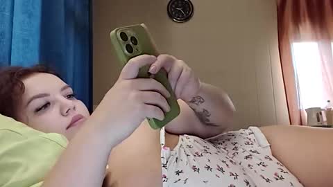 Snapshot of courteous_raspberrrry chatting on October 21, 6:25 am Rose Roys my online show from October 21, 6:25 am