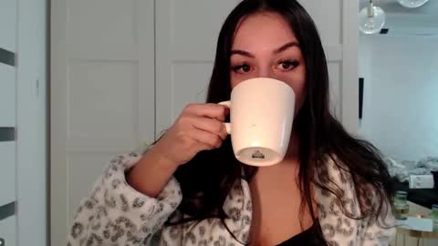 Snapshot of courtney_lux chatting on February 18, 7:48 am Courtney online show from February 18, 7:48 am