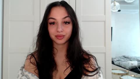 Snapshot of courtney_lux chatting on February 19, 7:59 am Courtney online show from February 19, 7:59 am