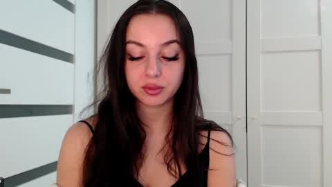 Snapshot of courtney_lux chatting on February 25, 8:02 am Courtney online show from February 25, 8:02 am