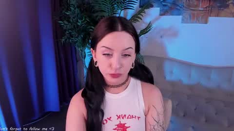 Snapshot of coy_emo_princess chatting on July 23, 10:57 am coy_emo_princess online show from July 23, 10:57 am