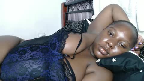 Erykah online show from November 6, 10:10 pm