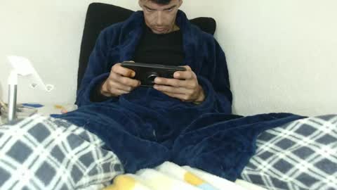 Snapshot of cr7ofcock chatting on December 25, 8:17 pm cr7ofcock online show from December 25, 8:17 pm