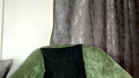 Snapshot of crave_meslowly chatting on April 28, 4:50 am Taliee online show from April 28, 4:50 am