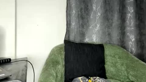 Snapshot of crave_meslowly chatting on April 29, 2:04 am Taliee online show from April 29, 2:04 am
