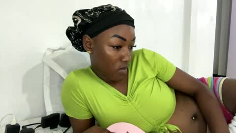 Snapshot of crave_meslowly chatting on July 19, 10:35 pm Taliee online show from July 19, 10:35 pm