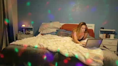 Snapshot of craveusxo chatting on February 16, 4:08 am CraveUsXo online show from February 16, 4:08 am