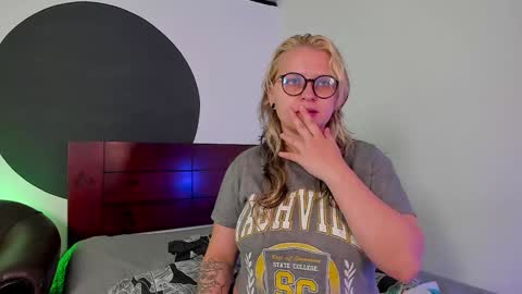 Snapshot of crazy_cakes_ chatting on December 20, 1:33 pm Lexie Rose online show from December 20, 1:33 pm