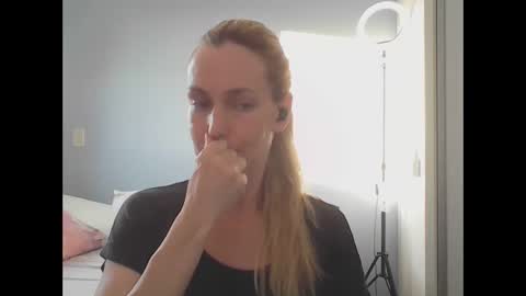 Anny online show from April 15, 7:58 pm