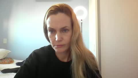 Snapshot of crazyanny chatting on June 5, 10:43 am Anny online show from June 5, 10:43 am