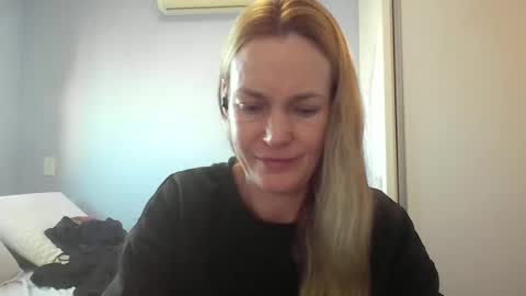 Snapshot of crazyanny chatting on June 8, 10:48 am Anny online show from June 8, 10:48 am