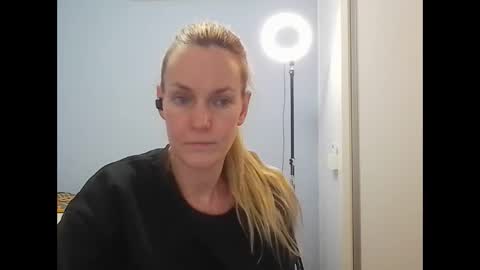 Snapshot of crazyanny chatting on June 10, 10:52 pm Anny online show from June 10, 10:52 pm