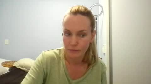 Snapshot of crazyanny chatting on June 15, 12:24 am Anny online show from June 15, 12:24 am