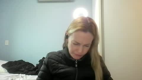 Snapshot of crazyanny chatting on June 25, 10:53 am Anny online show from June 25, 10:53 am