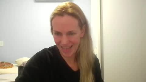 Snapshot of crazyanny chatting on June 30, 12:11 am Anny online show from June 30, 12:11 am