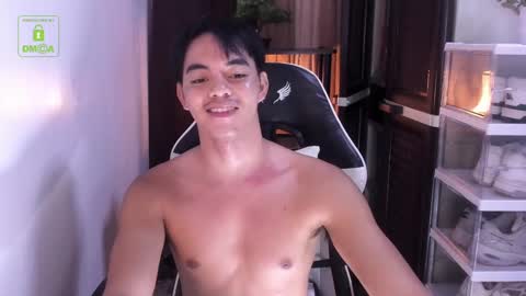 Snapshot of crazyasiancum chatting on December 3, 2:38 pm Zion online show from December 3, 2:38 pm