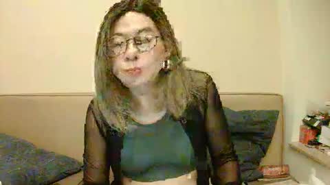 Snapshot of crazychika chatting on October 19, 3:34 pm Kelly   online show from October 19, 3:34 pm