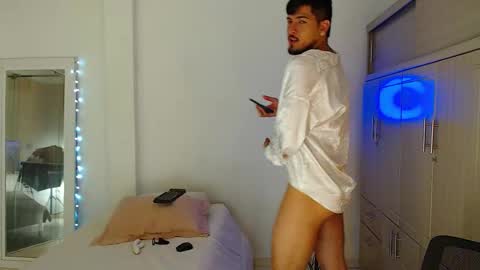 Snapshot of crazyybull chatting on November 12, 6:03 am Bull online show from November 12, 6:03 am