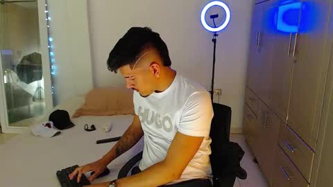 Snapshot of crazyybull chatting on November 14, 5:17 am Bull online show from November 14, 5:17 am